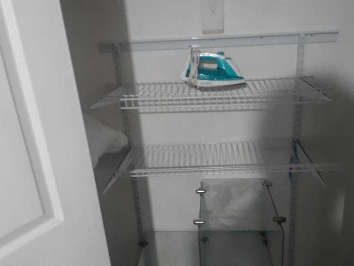 Snug Minimalist Full Bed With 50 Inch Smart Tv, Netflix, Airplay, Mini-Fridge, And 500 Mbps Wifi Near Fiu, Dolphin Mall, Airport Miami Extérieur photo