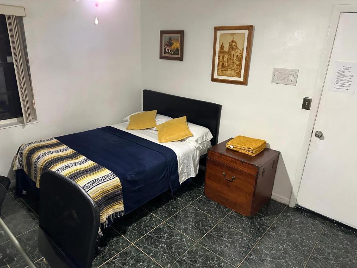 Snug Minimalist Full Bed With 50 Inch Smart Tv, Netflix, Airplay, Mini-Fridge, And 500 Mbps Wifi Near Fiu, Dolphin Mall, Airport Miami Extérieur photo